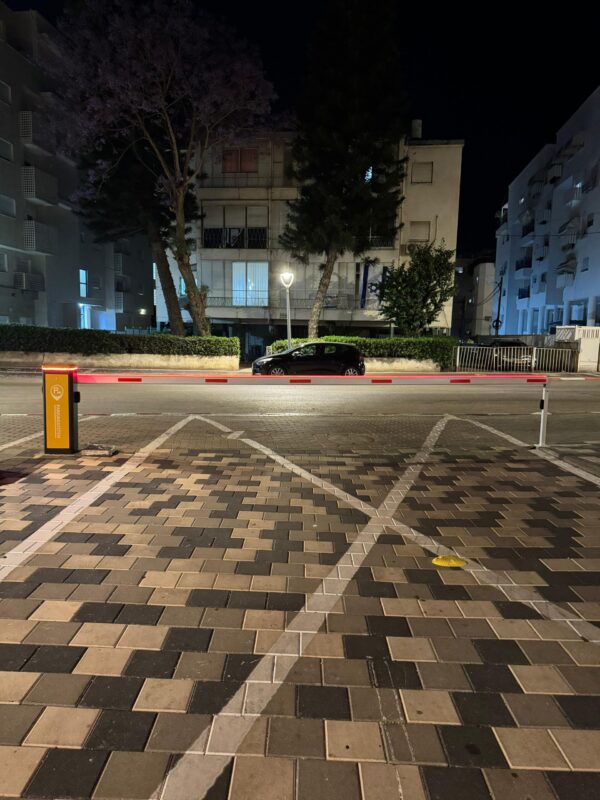 WhatsApp Image 2025-12-16 at 13.42.47 (1) מחסום זרוע חשמלי