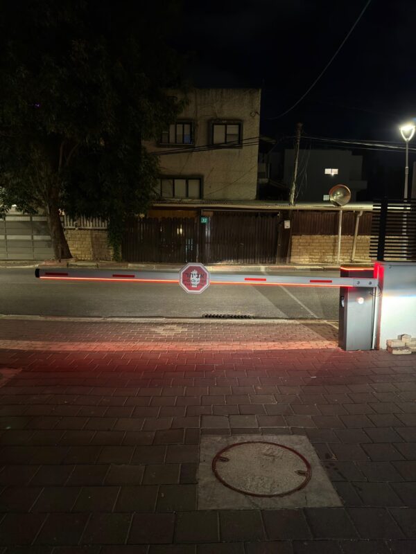WhatsApp Image 2025-12-16 at 13.42.47 (4) מחסום זרוע חשמלי