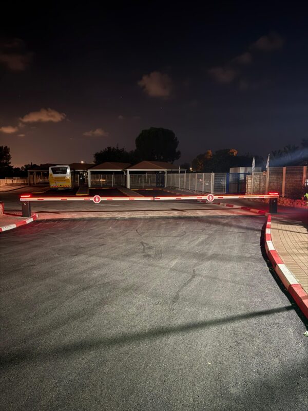 WhatsApp Image 2025-12-16 at 13.42.47 (5) מחסום זרוע חשמלי