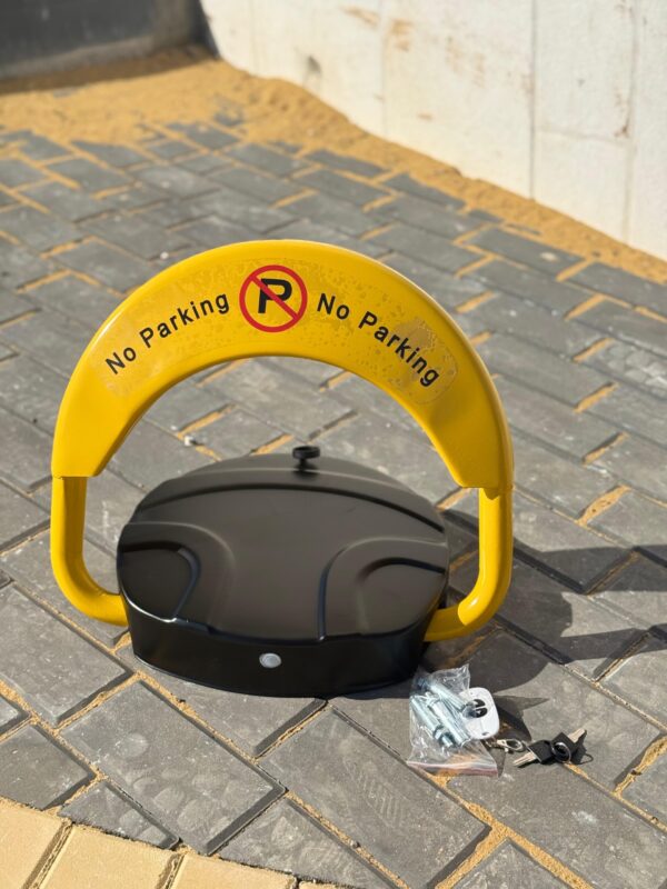 מחסום חניה סולארי עם שלט