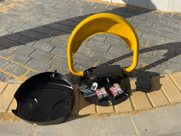 מחסום חניה סולארי עם שלט